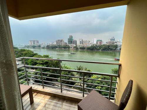 LAKE VIEW 2 Bedroom Apartment by Gulshan! Great Offer