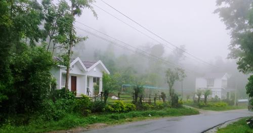 a house on a foggy road with a house at LoveNest by ClubTravalet in Kanthalloor