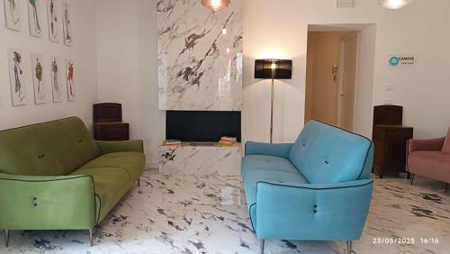 a living room with two chairs and a couch at La Locanda del Sarto in Belmonte Calabro