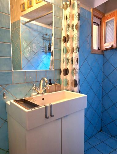 a bathroom with a sink and a mirror at Aga's Seaview Cottages in Ágios Márkos