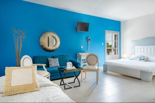 Ένα ή περισσότερα κρεβάτια σε δωμάτιο στο MasouriBlu Boutique Hotel