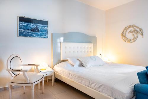 Ένα ή περισσότερα κρεβάτια σε δωμάτιο στο MasouriBlu Boutique Hotel