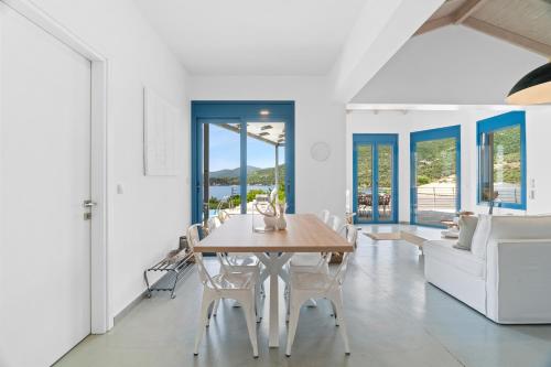 Posezení v ubytování Villa Saphora Sea Front Villa