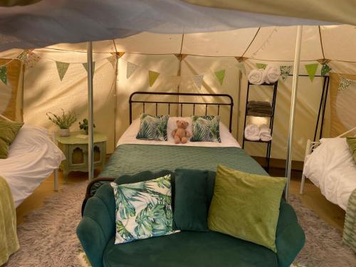 Ένα ή περισσότερα κρεβάτια σε δωμάτιο στο Stargazer Glamping UK Orion 4-Person