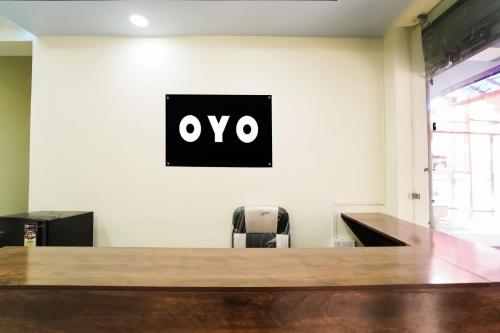 Μια τηλεόραση ή/και κέντρο ψυχαγωγίας στο Hotel O Vijaya Guest House