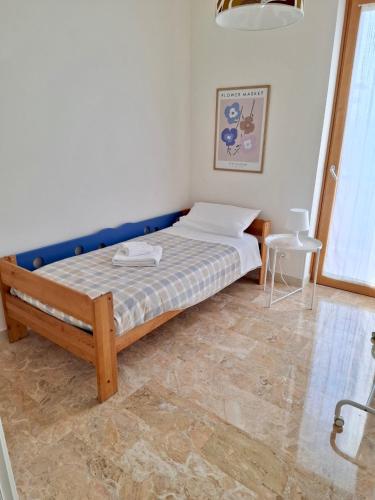 a bedroom with a bed and a table and a chair at Residenza Aleardo in Domegliara