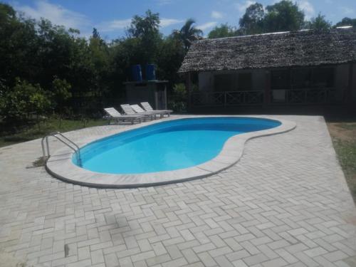 Kolam renang di atau dekat dengan Chez les BODZEN