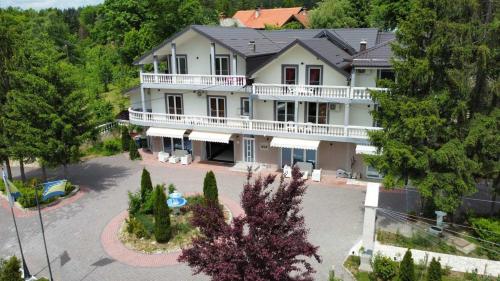 Budova, kde se rezort nachází