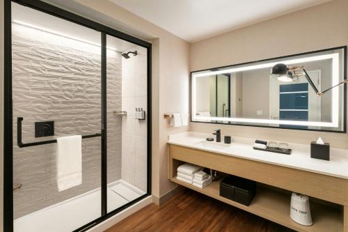 a bathroom with a sink and a mirror at Hotel Effie Sandestin Resort, Autograph Collection in Destin
