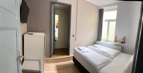 Un ou plusieurs lits dans un hébergement de l'établissement Hotel Gaudi
