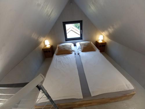 Katil atau katil-katil dalam bilik di tiny house Pfalz Wellness und Wanderurlaub