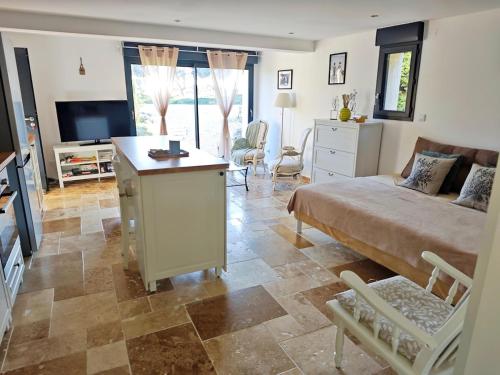 Photo de la galerie de l'établissement Gîte de charme chez Nel et Flo, à Valréas