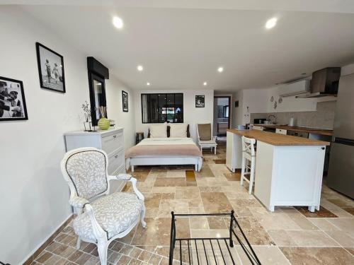 Photo de la galerie de l'établissement Gîte de charme chez Nel et Flo, à Valréas