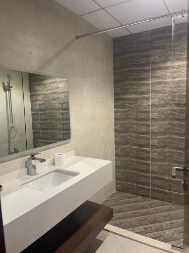 a bathroom with a sink and a glass shower at سحر المحيط لتأجير بيوت العطلات ocean magic luxury 4BR villa with privet pool, direct sea view,sharm-Al Dana Villa, Al Dana island by ocean magic holiday homes in Adh Dhayd