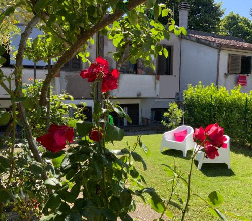 Κήπος έξω από το EDEN. La casa di Claudia
