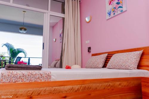 Postel nebo postele na pokoji v ubytování Hôtel Villa Les Orchidées