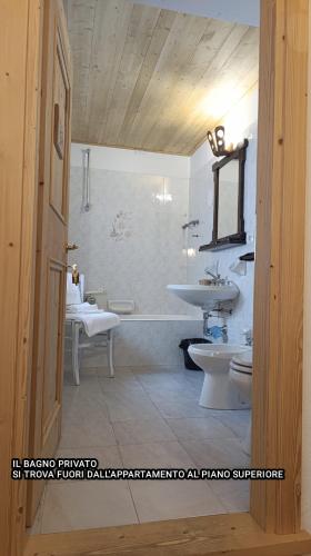a bathroom with a tub and a sink and a toilet at ALBERGO DIFFUSO ORNICA NEL CUORE in Ornica