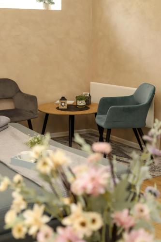 VANIMI lux apartmaniにあるシーティングエリア