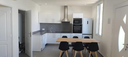 Appartement 4 p neuf dans haut de villa , clim, parking, jardin