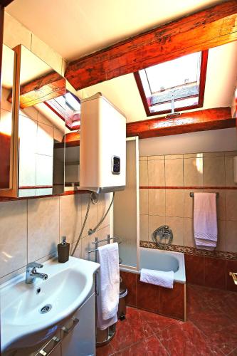 a bathroom with a sink and a bath tub at Antique apartment Arsenale in Rovinj