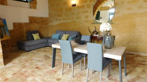 a living room with a table and a couch at Villa La Lumia B&B Suites & Apartments in Agrigento
