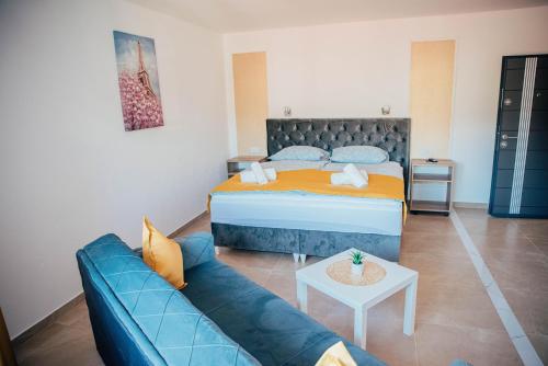 a bedroom with a bed and a couch at Wellness Spa Hotel Zeleni Raj in Banja Luka