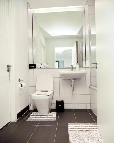 a bathroom with a toilet and a sink at Cosy Two bedroom Apartment in Manchester in Manchester