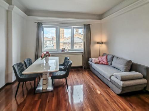 Posedenie v ubytovaní Breathless panorama Synagogue elegant attic FREE PARKING RESERVATION NEEDED