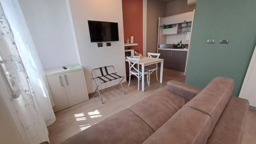 DUCATO HOTEL e RESIDENCEにあるテレビまたはエンターテインメントセンター