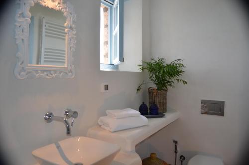 Koupelna v ubytování A Patmos premium house in Chora