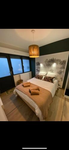 CHAMBRE COCOONING centre ville des Sables D'Olonne quartier Gare Saint Michel située à 1 kilomètre du remblai