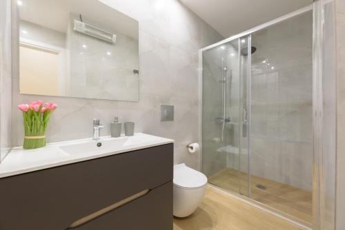 Bright 1-Bedroom Apartment by WeHost Athens