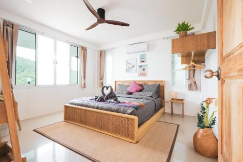 a bedroom with a bed and a ceiling fan at Top Notch View Villa in Koh Tao