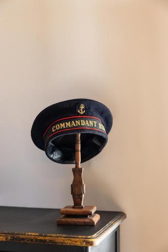 a military hat on top of a table at Le Domaine de la Haye Chambres d'Hôtes in Saint-Christophe-du-Bois