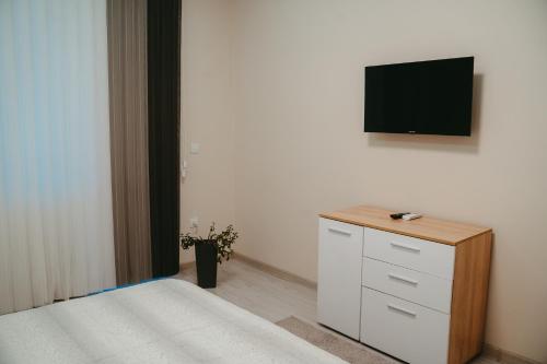 TV a/nebo společenská místnost v ubytování Varna City Apartment