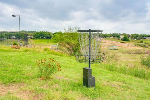 Fotografie z fotogalerie ubytování Community Perks Scenic Lake Travis Getaway! v destinaci Lago Vista