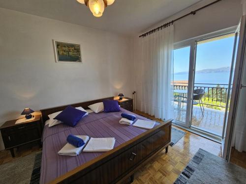 Postel nebo postele na pokoji v ubytování LEO APT NV - Apartment for 6-7 persons with balcony