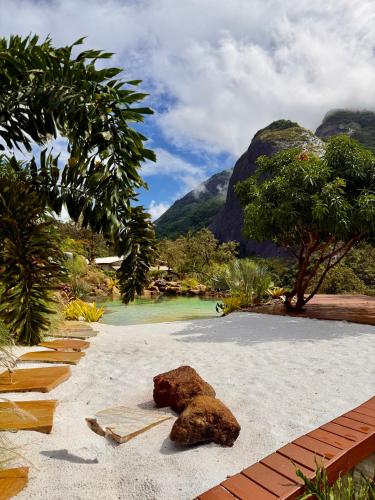 Pemandangan gunung umum atau pemandangan gunung yang diambil dari resort