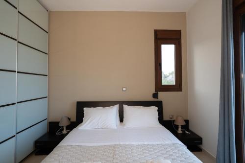 Ένα ή περισσότερα κρεβάτια σε δωμάτιο στο Bay Overlook Villa