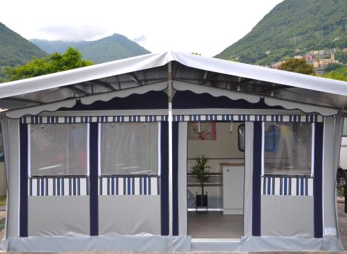 Ảnh trong thư viện ảnh của Camping Italia 90 Caravans ở Domaso