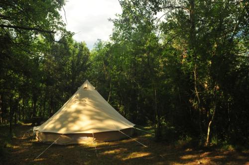 a tent sitting in the middle of a forest at Respira Glamping Alta Garrotxa in Montagut