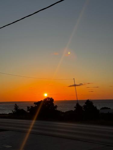 a sunset over the ocean with the sun in the sky at Séjour Bab Diki in Melîyech