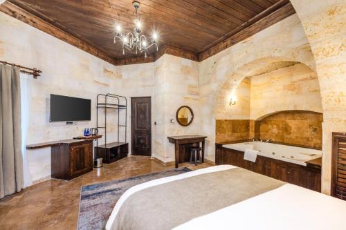 Postel nebo postele na pokoji v ubytování ARIEN CAVE Hotel