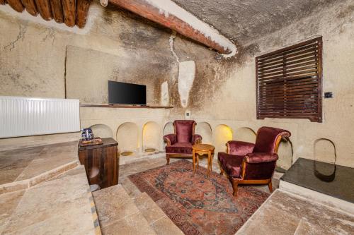 TV a/nebo společenská místnost v ubytování ARIEN CAVE Hotel