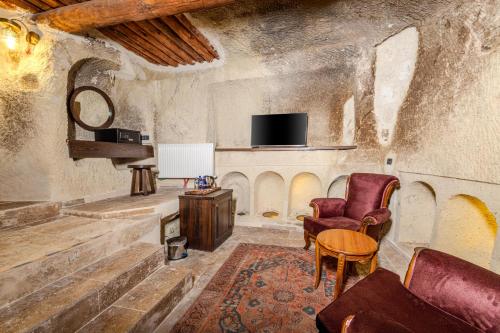 TV a/nebo společenská místnost v ubytování ARIEN CAVE Hotel