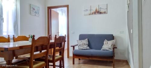 a dining room with a blue chair and a table at La Castagna Matta in Albareto