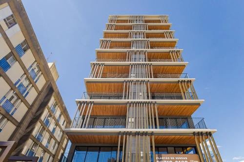 a tall building with balconies on the side of it at Condomínio Temple Batel | Gonzaga Stays in Curitiba