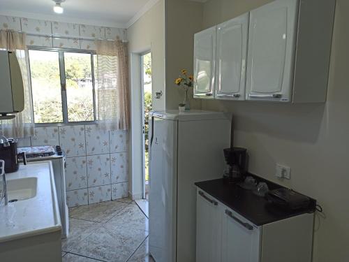 Dapur atau dapur kecil di Apartamento 3 Ótima Localização