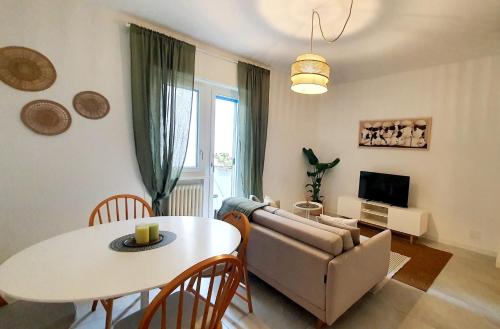 TV a/nebo společenská místnost v ubytování Milano Green Stay - Cozy & Connected