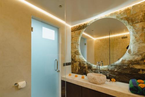 Koupelna v ubytování Duplex Living Canggu 2Floor Apartments with Pool Access